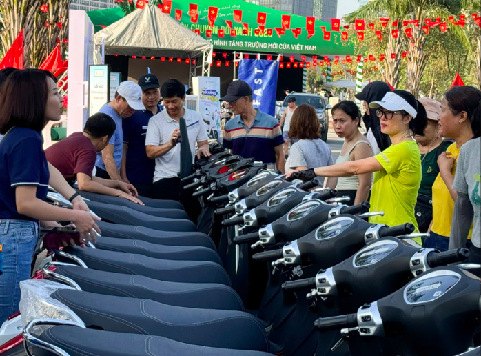 Nhu cầu chuyển đổi từ xe xăng sang xe điện tăng mạnh trong năm 2026 - Ảnh 1.