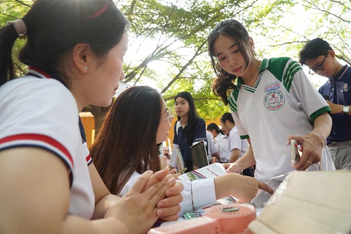 Talkshow "Lối đi th&ocirc;ng minh sau tốt nghiệp THPT" - Ảnh 1.