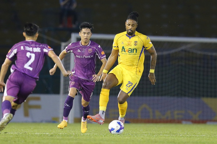 "Người nhện" U23 Việt Nam giúp Sông Lam Nghệ An trụ hạng V-League - Ảnh 5.