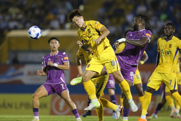 "Người nhện" U23 Việt Nam giúp Sông Lam Nghệ An trụ hạng V-League - Ảnh 1.