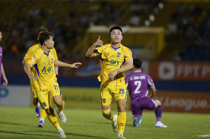 "Người nhện" U23 Việt Nam giúp Sông Lam Nghệ An trụ hạng V-League - Ảnh 6.