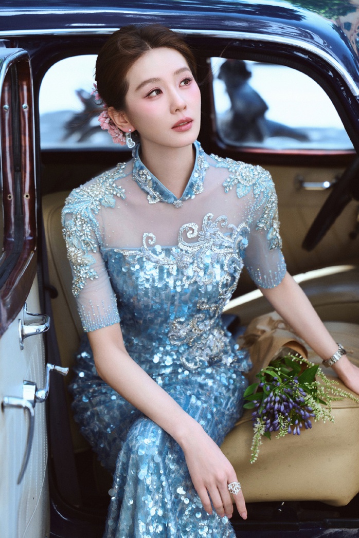 Mỹ nh&acirc;n Lưu Thi Thi đẹp lung linh tr&ecirc;n phố H&agrave; Nội - Ảnh 3.