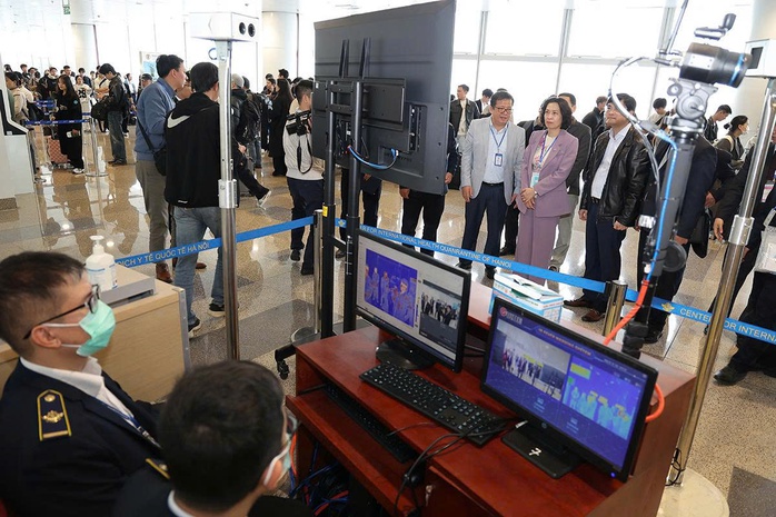 Siết chặt ph&ograve;ng tuyến ngăn dịch Ebola - Ảnh 1.