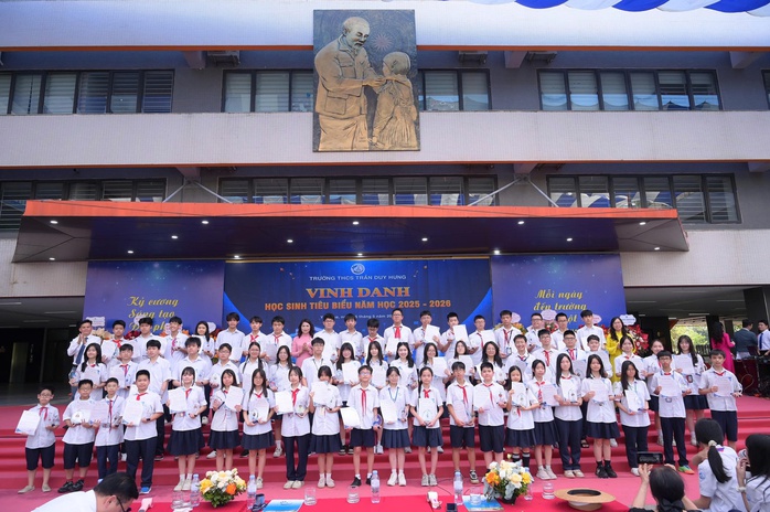 Xúc động lời dặn dò của cô Hiệu trưởng với các học sinh lớp 9 - Ảnh 2.
