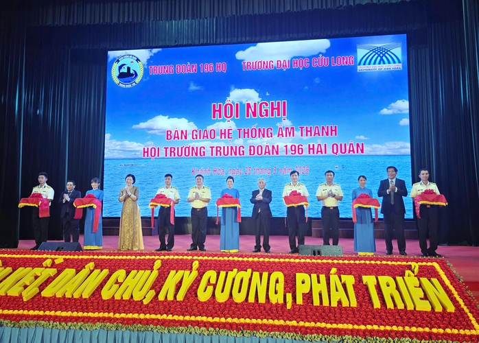 Món quà ý nghĩa của Trường Đại học Cửu Long dành cho Trung đoàn 196 Hải quân - Ảnh 3.