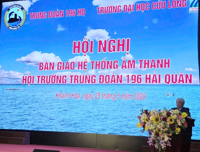 Món quà ý nghĩa của Trường Đại học Cửu Long dành cho Trung đoàn 196 Hải quân - Ảnh 2.