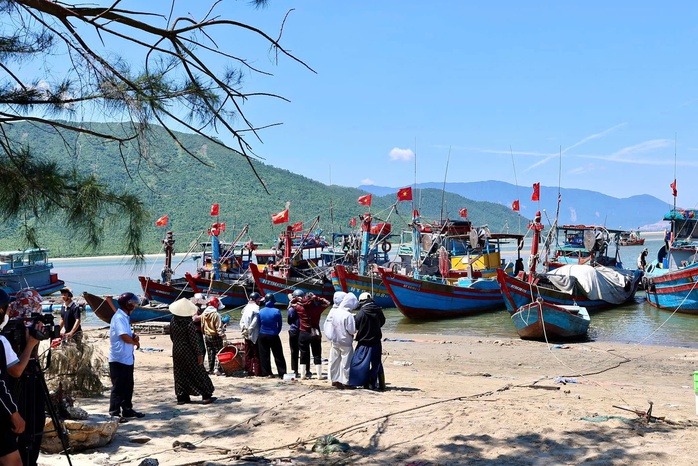 Ngư dân phấn khởi khi trúng đậm “lộc biển” - Ảnh 3.
