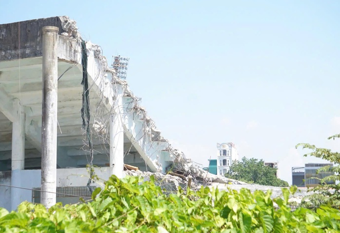 Đà Nẵng tháo dỡ sân vận động Chi Lăng để chuẩn bị đấu giá tài sản - Ảnh 3. Đà Nẵng tháo dỡ sân vận động Chi Lăng để chuẩn bị đấu giá tài sản - Ảnh 3.