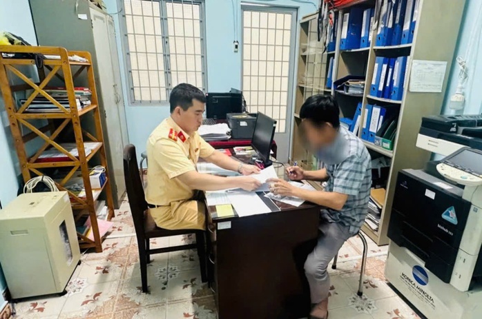 Giao can&ocirc; cho con 4 tuổi l&aacute;i, người cha ở Đồng Th&aacute;p bị phạt nặng - Ảnh 1.