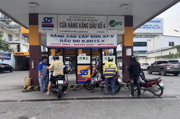 TPHCM lên kịch bản đảm bảo năng lượng, sẵn sàng mở đường cho xe bồn vào nội đô - Ảnh 1.