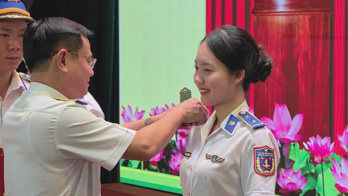Bộ Tư lệnh Vùng Cảnh sát biển 2: 147 sĩ quan được phong, thăng quân hàm - Ảnh 1.