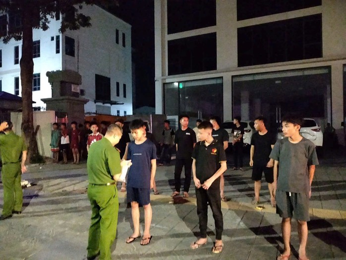 B&agrave;n giao 36 trường hợp livestream cổ vũ đua xe tại Hải Ph&ograve;ng - Ảnh 1.
