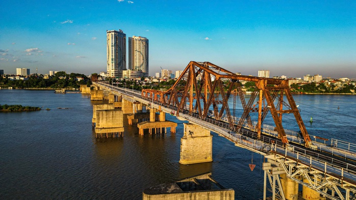 Cầu Long Biên thông xe trở lại sau 2 tháng sửa chữa - Ảnh 2.