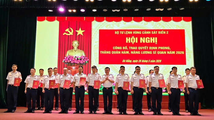 Bộ Tư lệnh Vùng Cảnh sát biển 2: 147 sĩ quan được phong, thăng quân hàm - Ảnh 2.