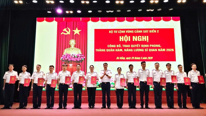 Bộ Tư lệnh Vùng Cảnh sát biển 2: 147 sĩ quan được phong, thăng quân hàm - Ảnh 3.