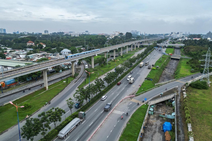 Phó Chủ tịch TPHCM chỉ đạo tháo gỡ ngay vướng mắc dự án xa lộ Hà Nội - Ảnh 1.