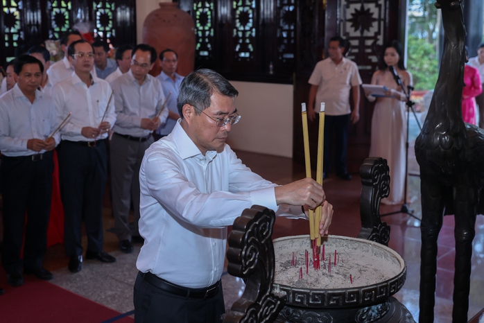 Thủ tướng Lê Minh Hưng chỉ đạo triển khai sớm các tuyến cao tốc CT . 33 , CT . 36 Tại Vĩnh Long - Ảnh 3. Thủ tướng Lê Minh Hưng chỉ đạo triển khai sớm các tuyến cao tốc CT . 33 , CT . 36 Tại Vĩnh Long - Ảnh 3.