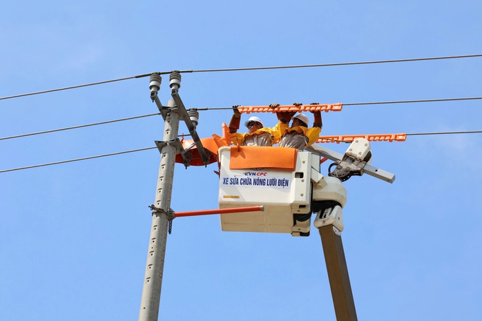 EVNCPC tăng cường c&aacute;c giải ph&aacute;p đảm bảo cấp điện m&ugrave;a nắng n&oacute;ng - Ảnh 1.