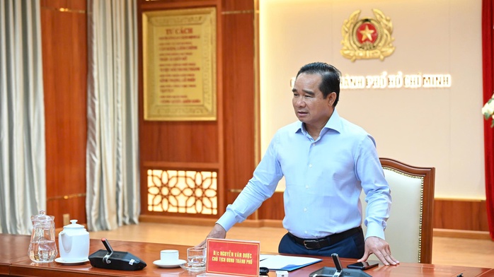 Lãnh đạo TPHCM khen thưởng đột xuất Công an TPHCM - Ảnh 2.