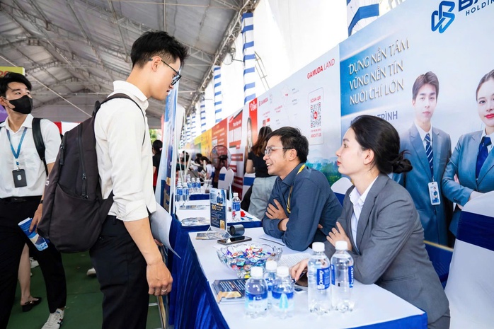 Chấp nhận trái ngành, miễn làm được việc - Ảnh 1. Chấp nhận trái ngành, miễn làm được việc - Ảnh 1.