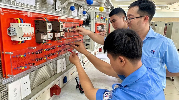 Lối đi thông minh cho người trẻ làm chủ công nghệ - Ảnh 1.