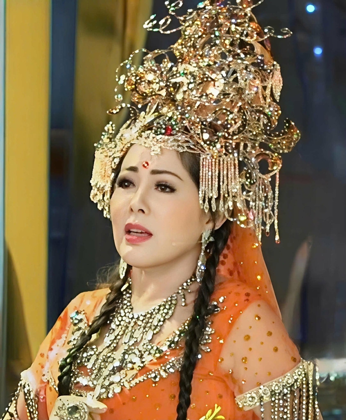 Nghệ sĩ Phượng Nga mang vở "Ánh đạo vàng" đi qua những mùa Phật đản - Ảnh 1.