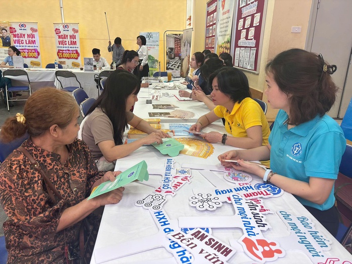 275.000 người nhận BHXH một lần: Đằng sau đ&oacute; l&agrave; nỗi lo cơm &aacute;o  - Ảnh 1.