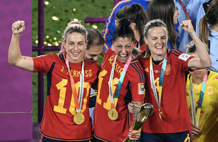 Barcelona chia tay biểu tượng bất tử sau chức vô địch Champions League - Ảnh 8.
