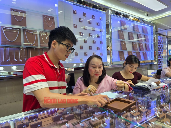 Bà chủ tiệm vàng Kim Lý chính thức lên tiếng - Ảnh 2.