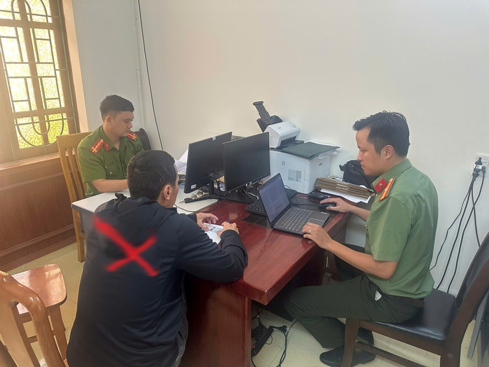 Xử phạt người đàn ông vì ghép hình ảnh cá nhân mặc quân phục CAND tại Hải Phòng - Ảnh 1.