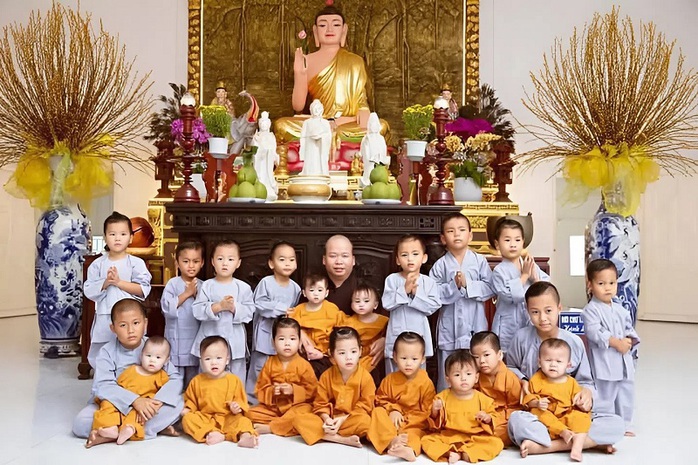  Nhà sư chở che những phận đời bé bỏng  - Ảnh 1.