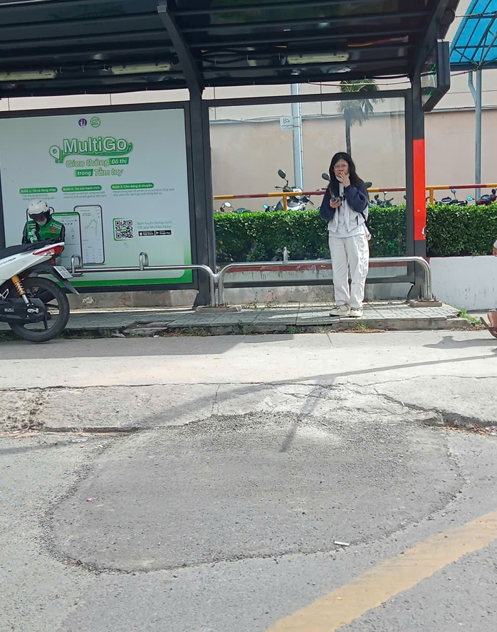 Phản hồi: Trám hố trên đường - Ảnh 1.