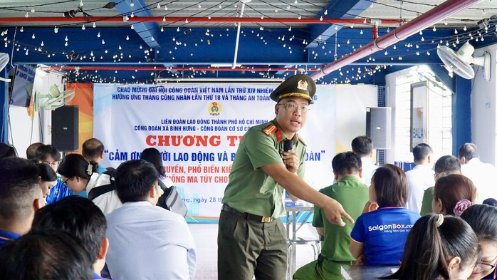 X&atilde; B&igrave;nh Hưng, TPHCM: C&ocirc;ng nh&acirc;n ấm l&ograve;ng với &ldquo;Bữa cơm C&ocirc;ng đo&agrave;n&rdquo; - Ảnh 10.