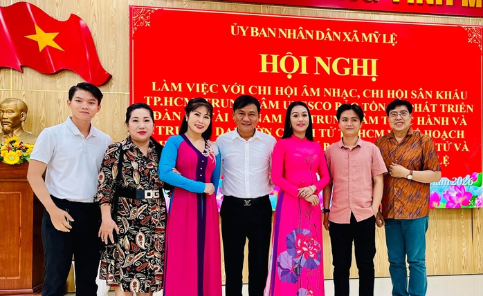 NSND Tấn Giao, Hoàng Tấn sát cánh giữ gìn di sản từ gốc rễ cộng đồng - Ảnh 6.