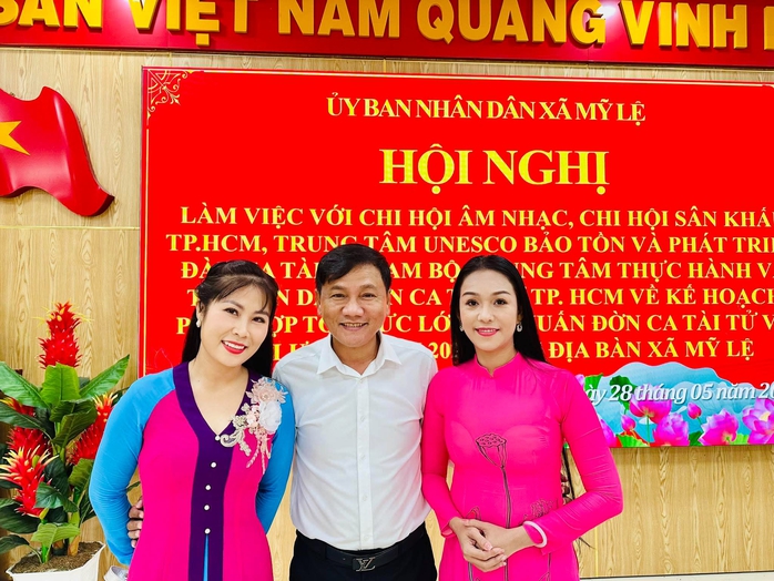 NSND Tấn Giao, Hoàng Tấn sát cánh giữ gìn di sản từ gốc rễ cộng đồng - Ảnh 1.