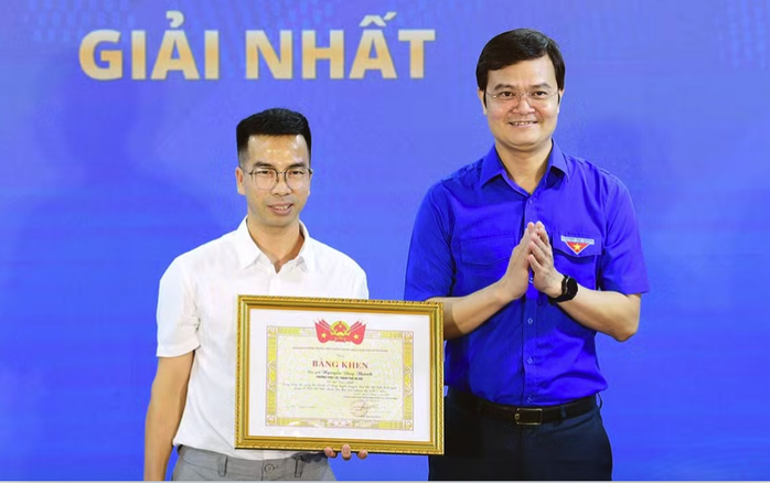 Trao giải Cuộc thi s&aacute;ng t&aacute;c tranh về Đại hội Đo&agrave;n to&agrave;n quốc lần thứ XIII - Ảnh 1.