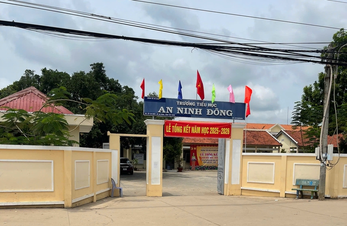 Trước ngày nghỉ hè, 1 nam sinh lớp 5 nhập viện cấp cứu vì bị bạn "tác động" - Ảnh 1.