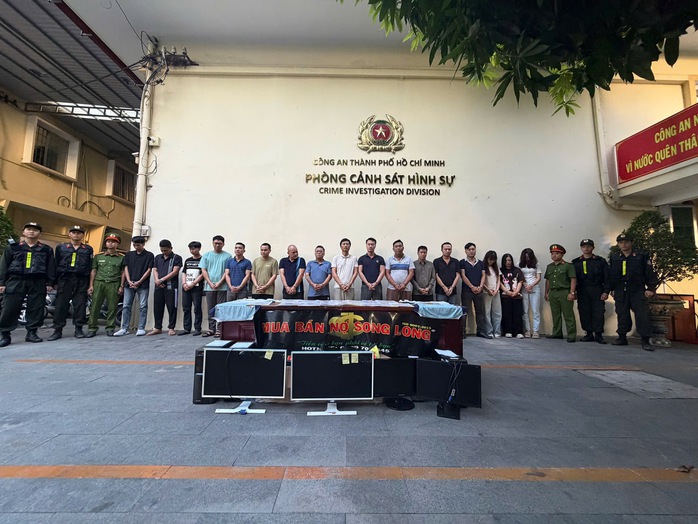 C&ocirc;ng an TPHCM bắt Gi&aacute;m đốc C&ocirc;ng ty Đ&ograve;i nợ Song Long - Ảnh 4.