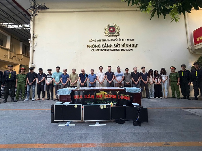 C&ocirc;ng an TPHCM bắt Gi&aacute;m đốc C&ocirc;ng ty Đ&ograve;i nợ Song Long - Ảnh 3.