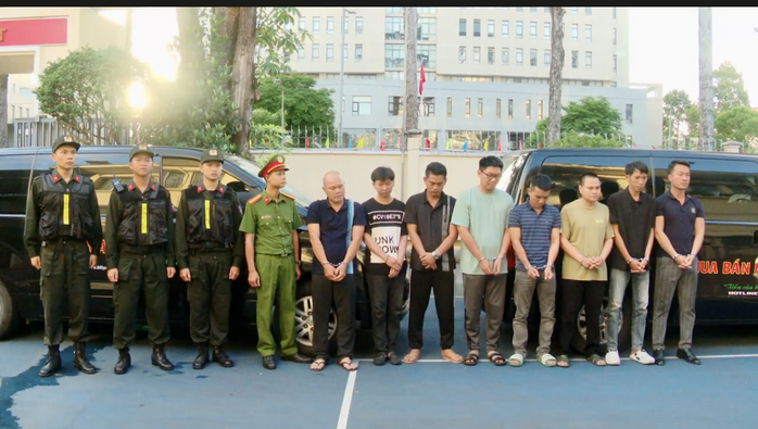 C&ocirc;ng an TPHCM bắt Gi&aacute;m đốc C&ocirc;ng ty Đ&ograve;i nợ Song Long - Ảnh 5.