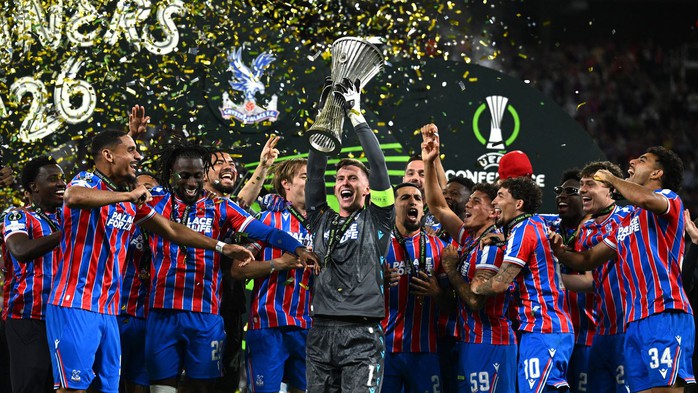 Crystal Palace v&ocirc; địch Conference League: B&oacute;ng đ&aacute; kh&ocirc;ng chỉ của giới qu&yacute; tộc - Ảnh 1.