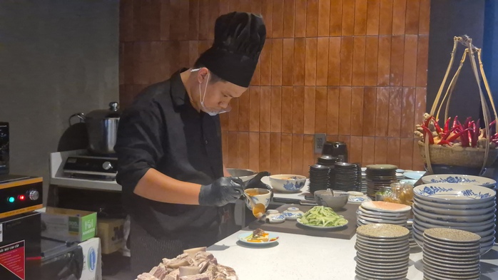 Hoa hậu Yến Nhi, si&ecirc;u mẫu Vũ Thu Phương tụ hội v&igrave; phở Việt - Ảnh 9.