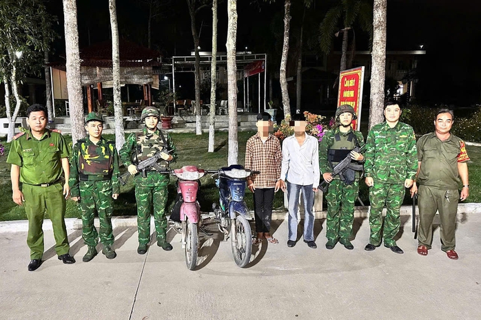 Hai thiếu ni&ecirc;n bị bắt v&igrave; trộm xe m&ocirc; t&ocirc; tại bi&ecirc;n giới T&acirc;y Ninh - Ảnh 1.