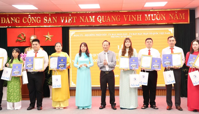 TPHCM: Phường Xuân Hòa kiện toàn nhân sự, tri ân lực lượng người hoạt động không chuyên trách - Ảnh 5.