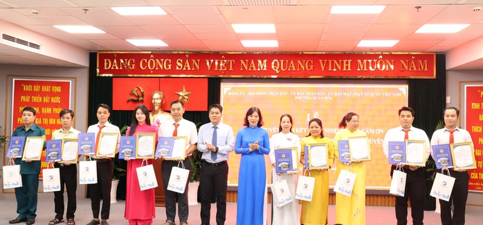 TPHCM: Phường Xuân Hòa kiện toàn nhân sự, tri ân lực lượng người hoạt động không chuyên trách - Ảnh 6.