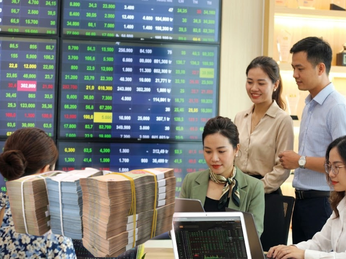 Chứng kho&aacute;n tiếp sức t&iacute;n dụng ng&acirc;n h&agrave;ng - Ảnh 1.