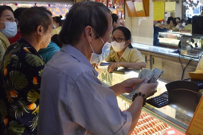 Giá vàng hôm nay, 30-5: Tiếp tục tăng mạnh - Ảnh 1.
