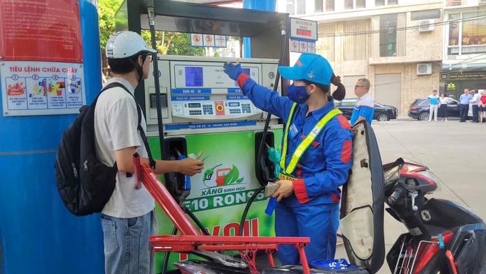 Bộ Công Thương chỉ đạo bán xăng E10 trên toàn quốc từ 1 - 6 - 2026 - Ảnh 1. Bộ Công Thương chỉ đạo bán xăng E10 trên toàn quốc từ 1 - 6 - 2026 - Ảnh 1.