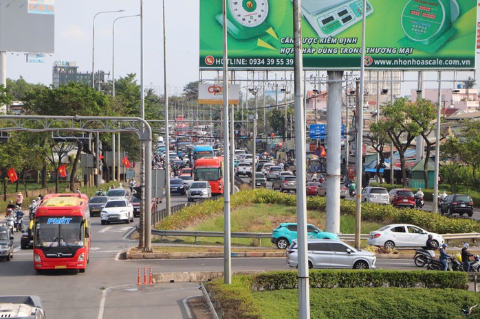 Th&ocirc;ng tin nổi bật tại TPHCM ng&agrave;y 3-5: cửa ng&otilde; ph&iacute;a T&acirc;y &ugrave;n tắc; trực thăng đưa 2 bệnh nh&acirc;n đi cấp cứu - Ảnh 1.