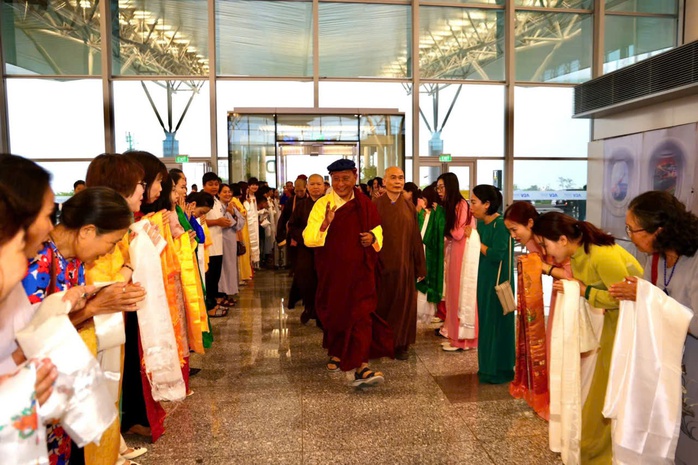 Đức Gyalwang Drukpa rời Việt Nam, kết th&uacute;c Ph&aacute;p hội cầu nguyện h&ograve;a b&igrave;nh - Ảnh 2.